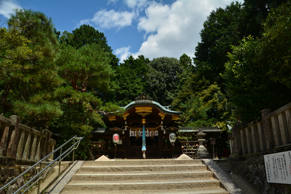 八大神社・本殿