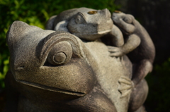 西院春日神社・一願蛙