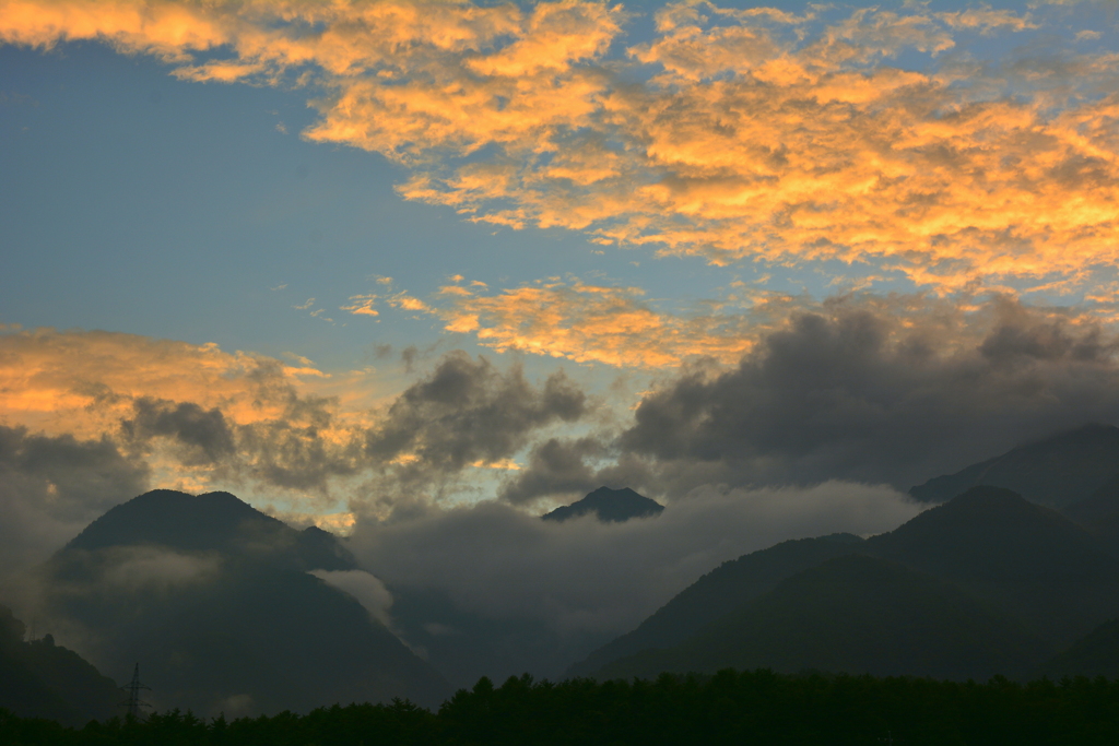 信州・雨上がりの夕景