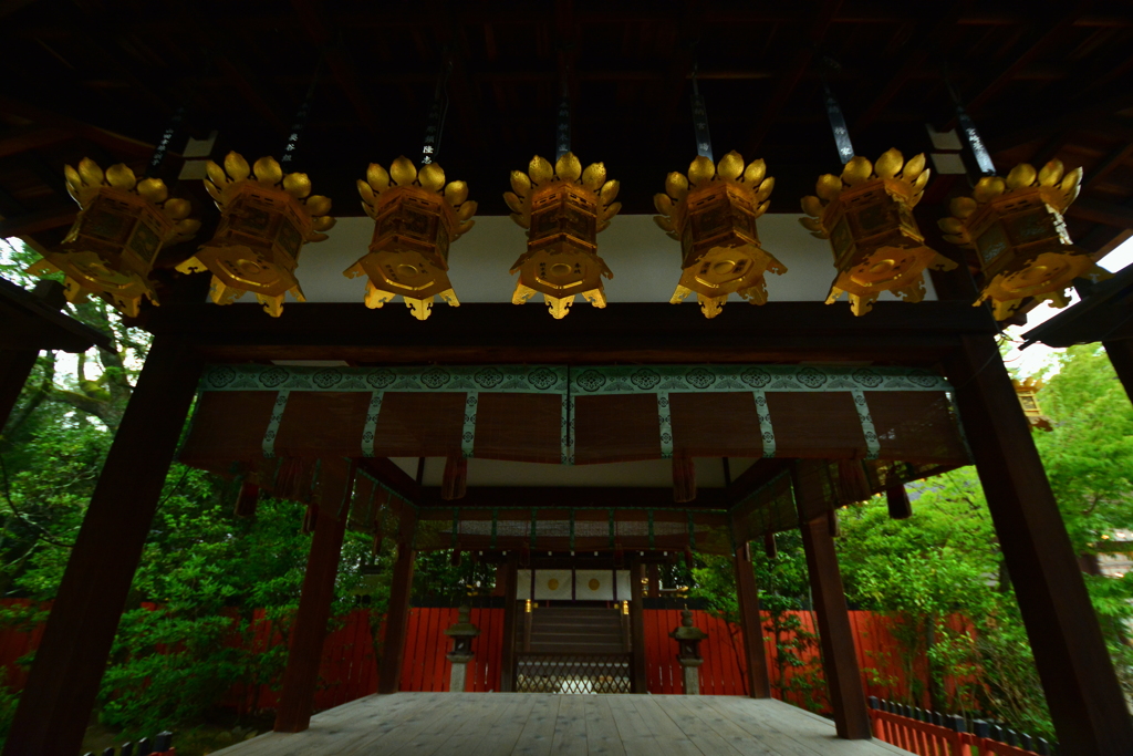 比良木神社の吊り灯篭