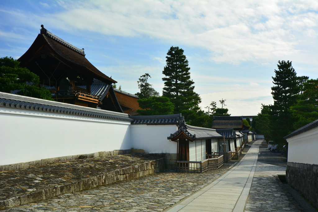 妙心寺玉鳳院前の参道