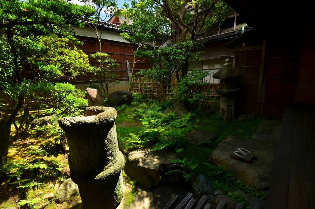 輪違屋・中庭２