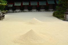 八大神社・盛り砂