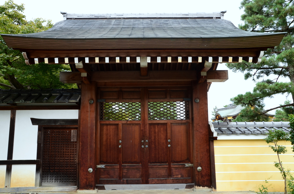 大覚寺の小門