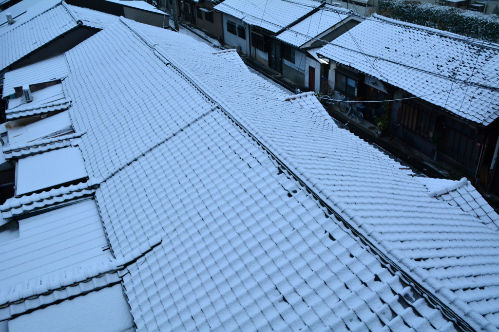 京の町屋に降る雪は２