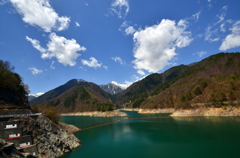 春の龍神湖