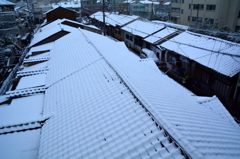 京の町屋に降る雪は３
