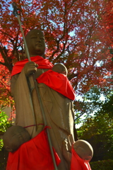 壬生寺の地蔵と紅葉３