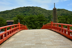 喜撰橋と十三重石塔