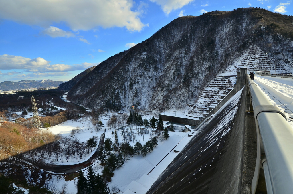 大町ダム雪景