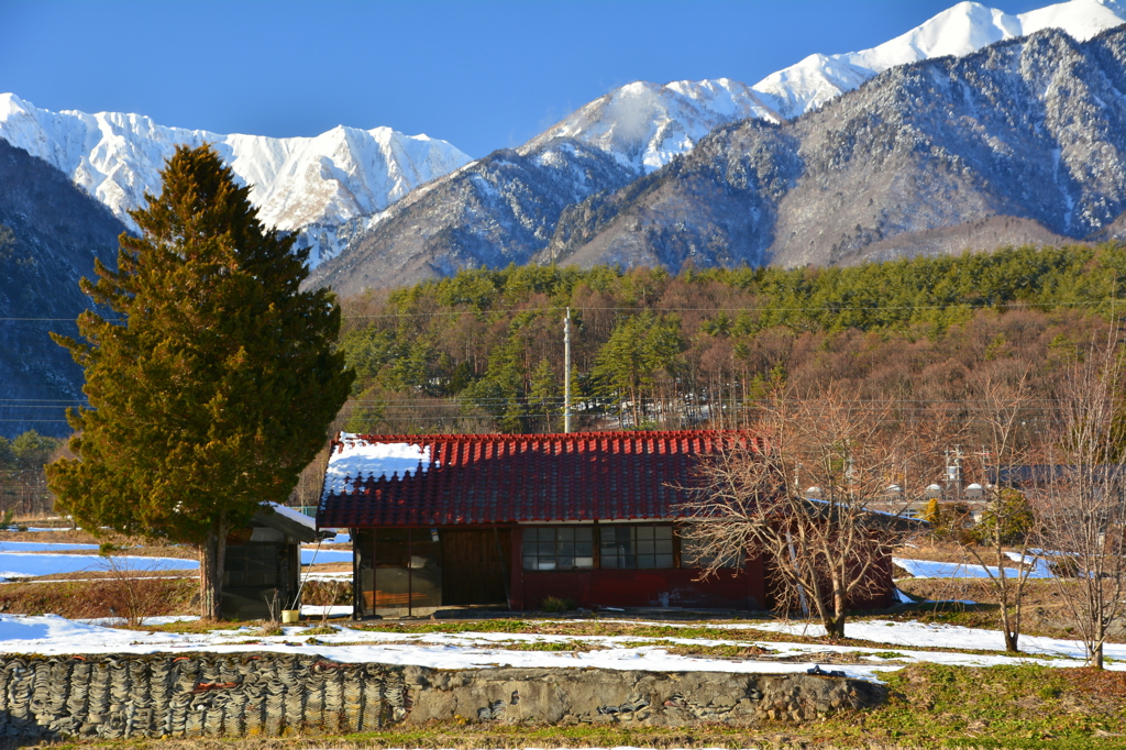 爺ガ岳を望む家２
