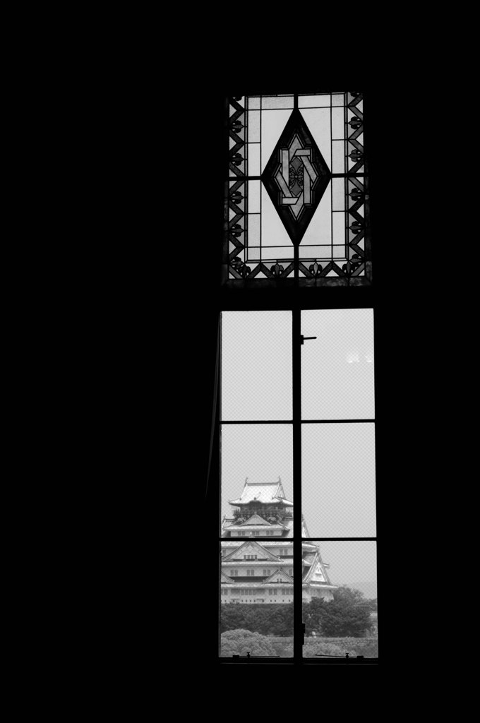 正庁の間より大阪城を臨む