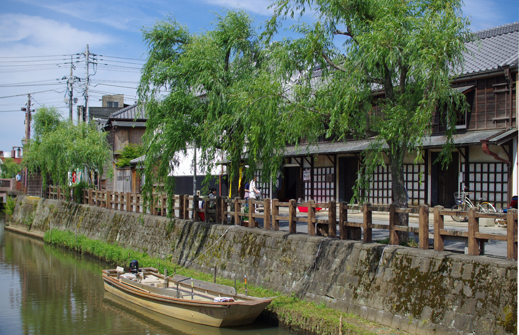 風情あふれる佐原の川沿い