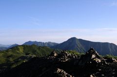 ケルン越しに常念を望む