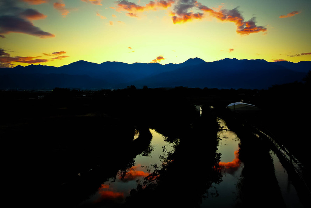 安曇野夕景（水路）