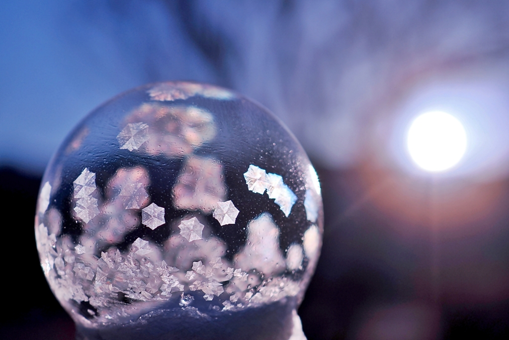 Frozen Soap Bubble -e-