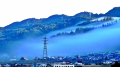 滝雲流れ込む町** 滝雲流れ込む町**