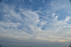 筋雲と飛行機雲