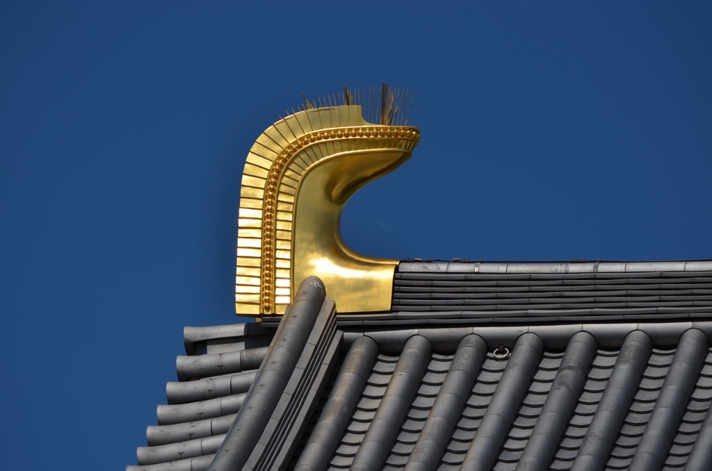 大極殿　鮪尾