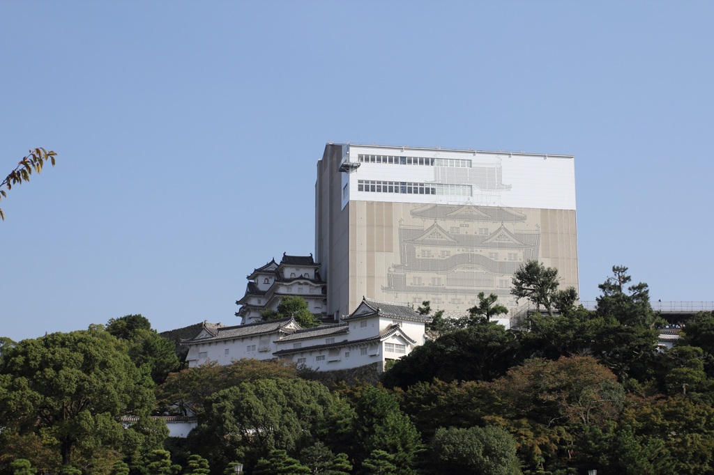 姫路城絶賛覆われている状態