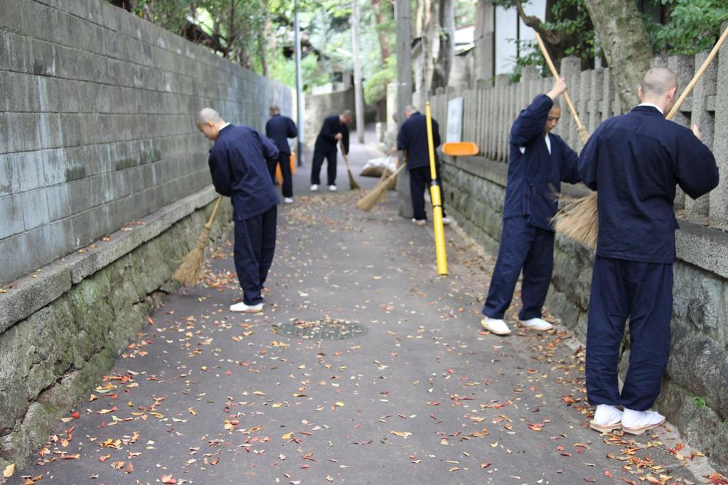 朝の作務