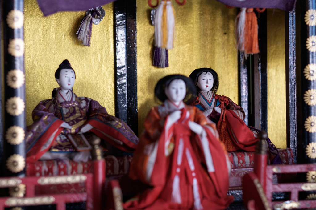 目立ち過ぎの官女