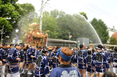 水しぶき(富岡八幡宮例大祭3)