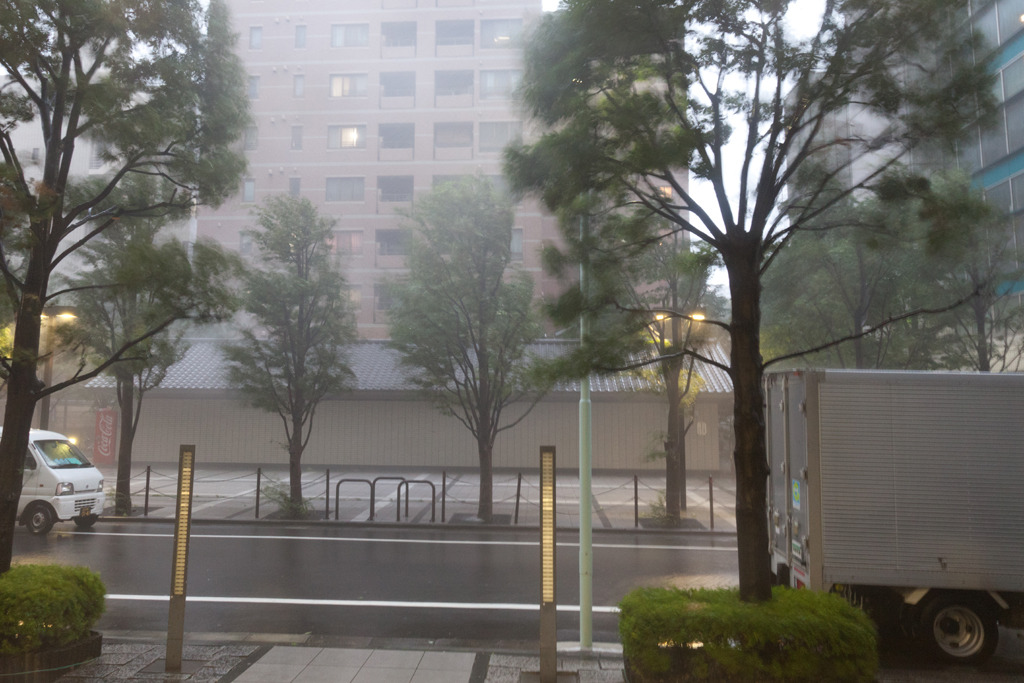 台風15号の暴風雨