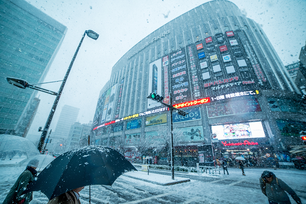 ある雪の日の秋葉原(ヨドバシAkiba)