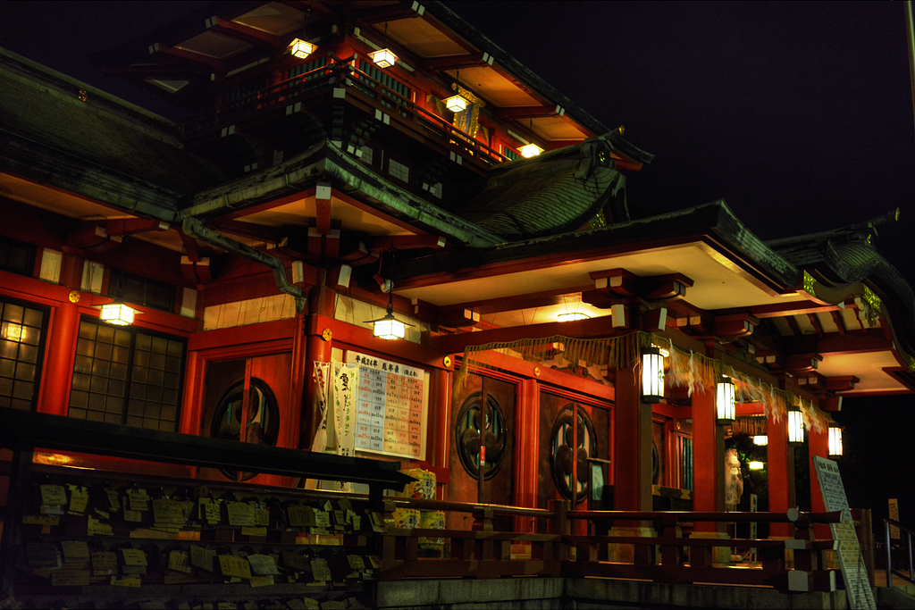 富岡八幡宮 深みある輝き