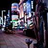 夜の街と同化す