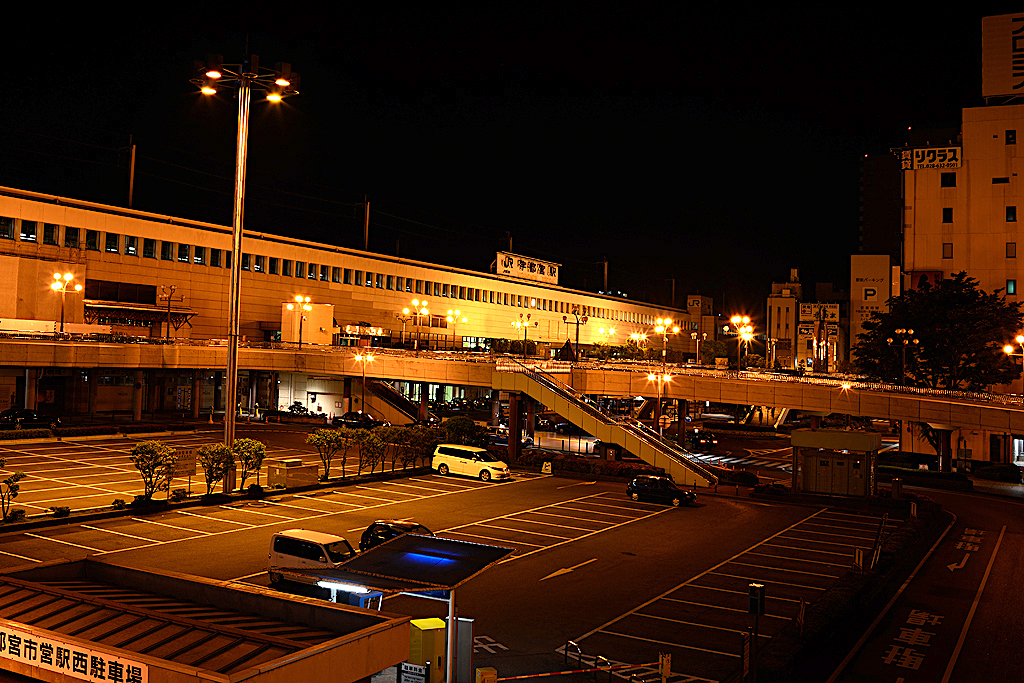 オレンジ色の光に包まれる夜の宇都宮駅 By Shun Photo Id 写真共有サイト Photohito
