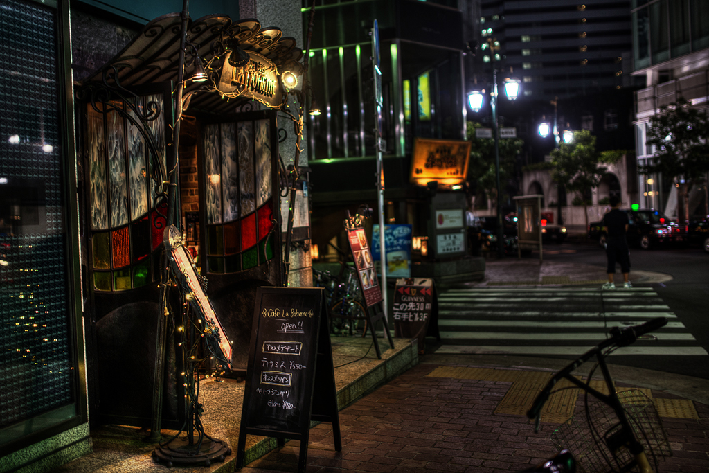 夜のカフェへようこそ