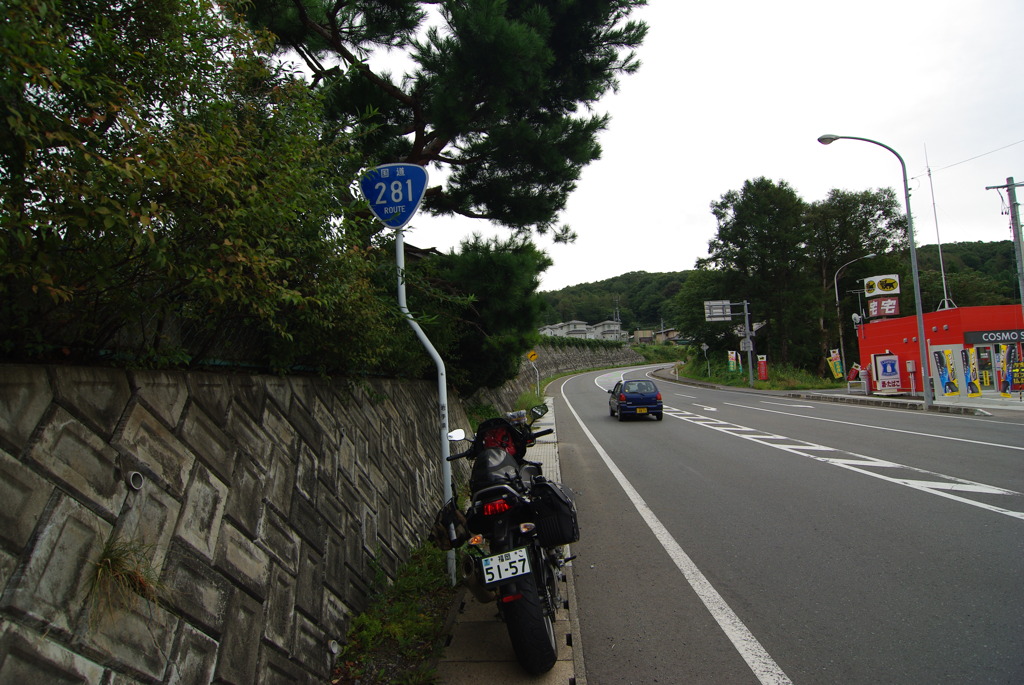 R281
