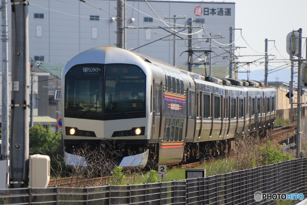 高架から滑るように