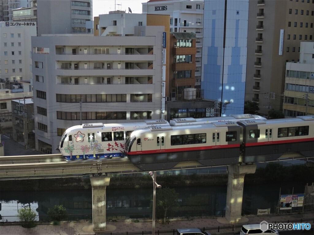 朝のゆいレール2