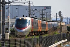 高架から滑るように2