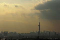 雲間から差す