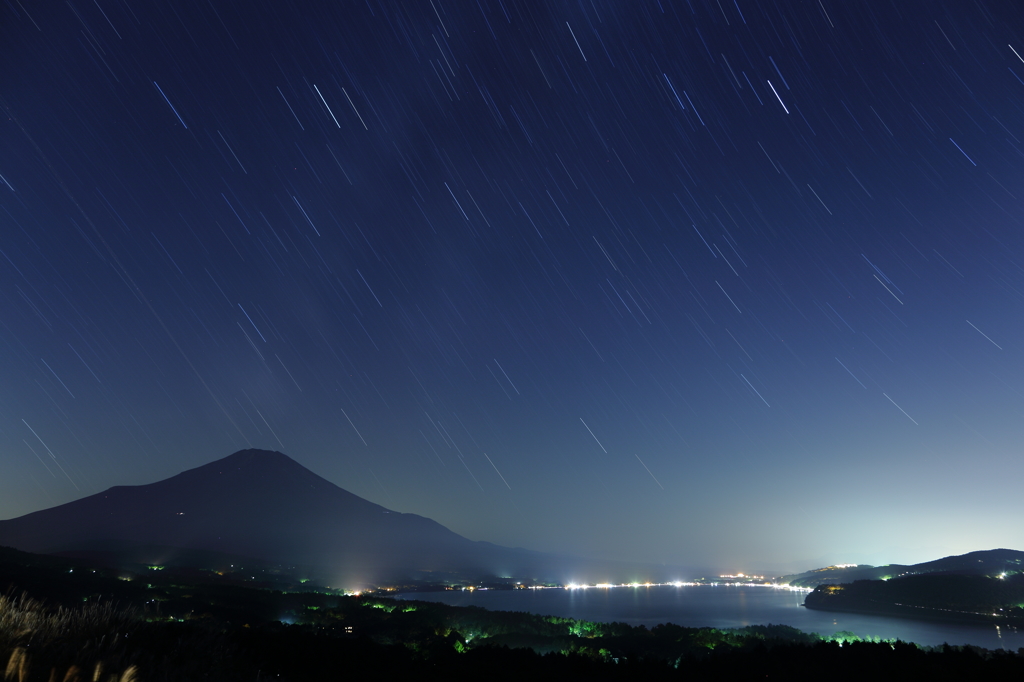 星と湖と富士