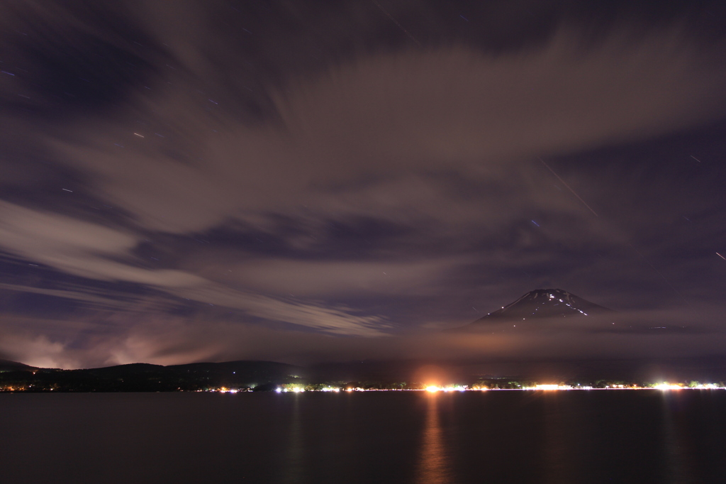 山中湖と富士山