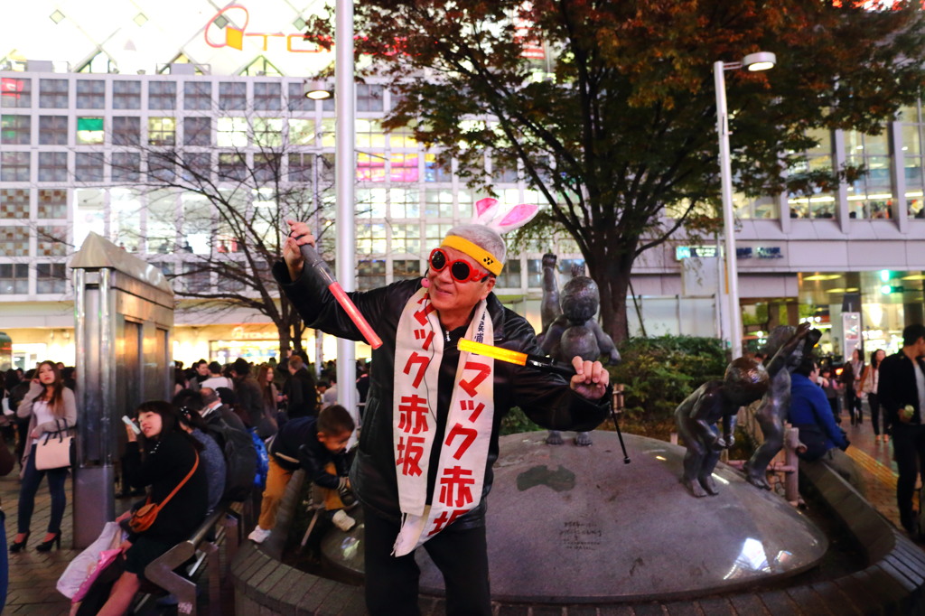 (旅の思い出) 渋谷駅前でマック赤坂氏に会いました！