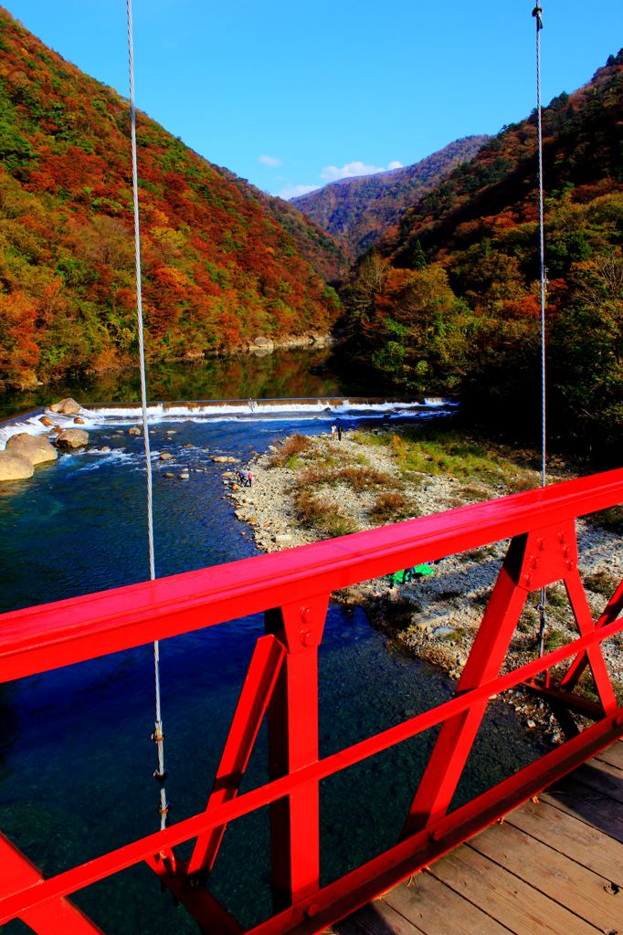 抱返り渓谷　神の岩橋より