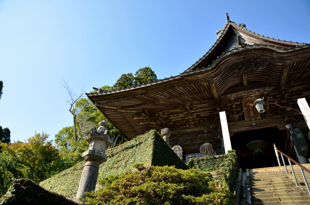 仁王尊　山門と石垣