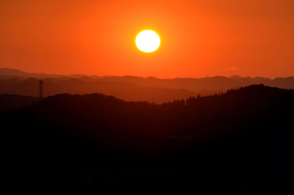 沈み行く夕日【万木城址公園】