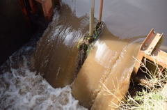 雨上がりの水路