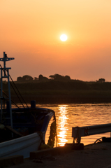 ５月　朝焼けの漁港