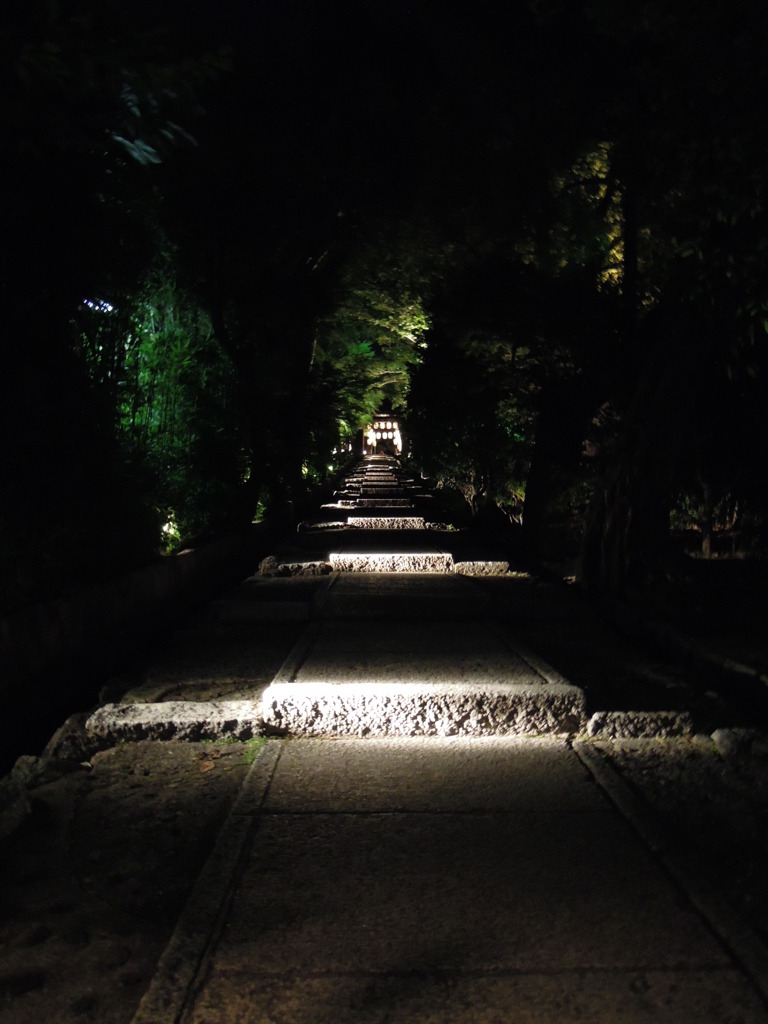 この先にあるのはあの世ではなくお寺
