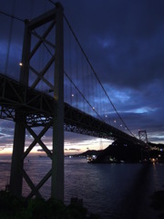 関門橋の夜明け