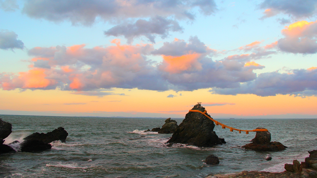 夕暮れの夫婦岩