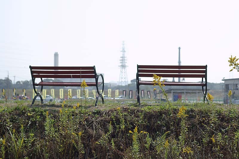 大牟田市岬のレース場のベンチ